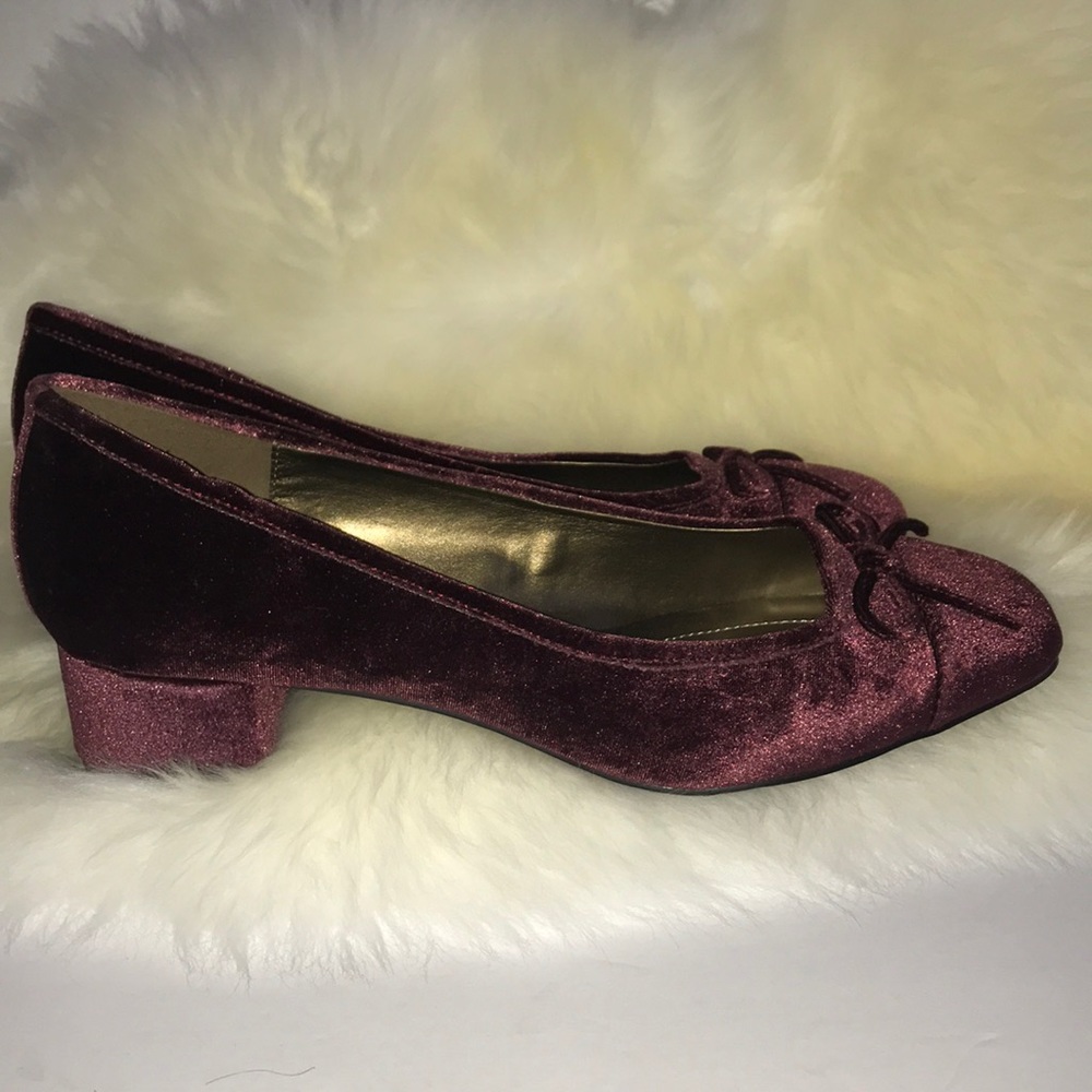 BANDOLINO Ladies Velvet Flats w/bow Size 9M NEW